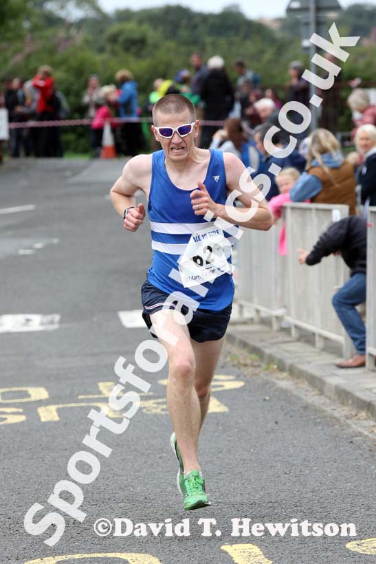 Graeme Taylor (Morpeth) finsihing 3rd in the Tynedale Jelly 10 Road Race. Photo: David T. Hewitson/Sports for All Pics